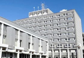 尼崎市役所＝尼崎市東七松町１