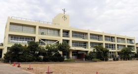 地元で活用を模索している校舎の一つ、旧・淡路市立育波小学校＝淡路市育波