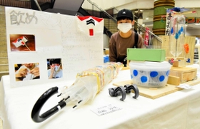 アイデアを凝らした作品が並ぶ展示会場＝アルクリオ