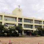 地元で活用を模索している校舎の一つ、旧・淡路市立育波小学校＝淡路市育波