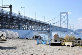 兵庫、徳島両県による自転車道構想が進む大鳴門橋。市は周辺施設の再整備でサイクリストのみならず、観光客の増加を狙う＝南あわじ市福良丙