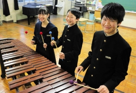関西大会に向け意気込む３人＝洲浜中学校