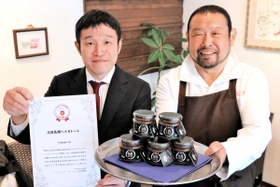 オリジナルパスタソース「淡路島鱧ペスカトーレ」を共同開発した平野拓治代表（左）と井壷幸徳シェフ＝リゾレッタ