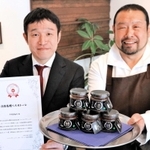 オリジナルパスタソース「淡路島鱧ペスカトーレ」を共同開発した平野拓治代表（左）と井壷幸徳シェフ＝リゾレッタ