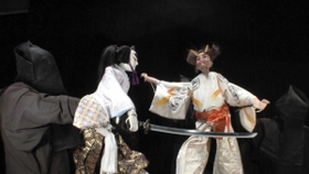 啓発動画の一場面。心の鬼を一刀両断