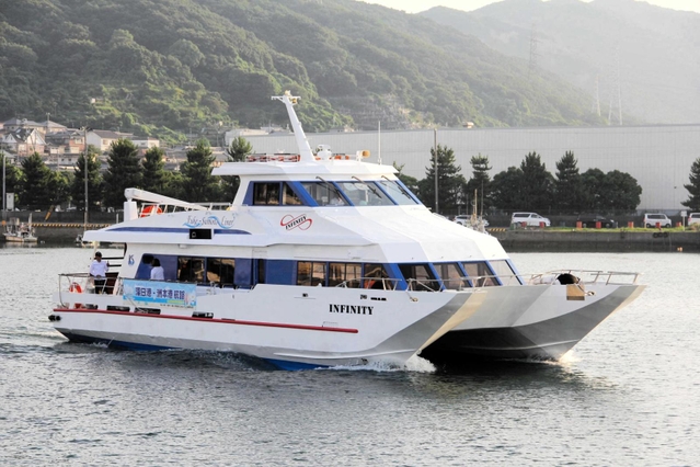 社会実験に使う旅客船（洲本市提供）