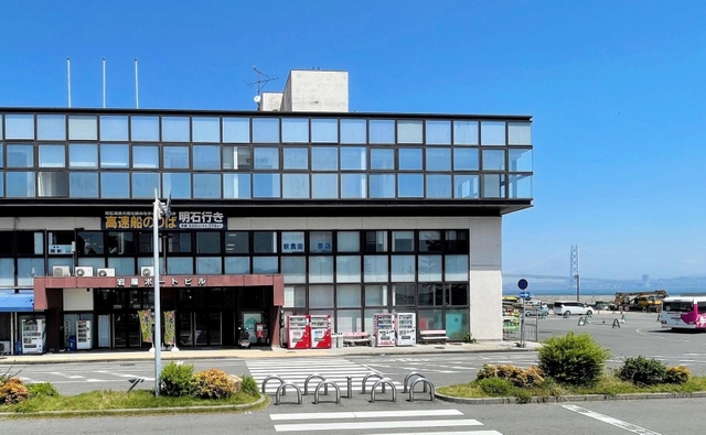 建て替えを計画する岩屋ポートビル＝淡路市岩屋