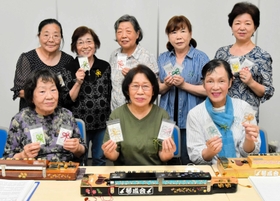 琴成会北淡支部さくらのメンバー＝淡路市北淡公民館