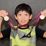 ライフセービング競技の全国大会で、２競技で１位になった河野浩之君＝南あわじ市役所