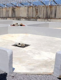 水産会社の水槽跡を再利用した区画＝南あわじ市阿万吹上町