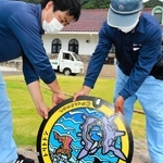 淡路市内３カ所の観光施設に設置された「ポケふた」＝パルシェ香りの館