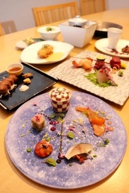 有田焼の皿で提供するフランス料理＝淡路インターナショナルホテル　ザ・サンプラザ