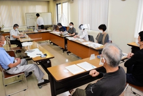 「ついつい行きたくなる津井幼稚園」会議で話し合う住民ら＝南あわじ市津井