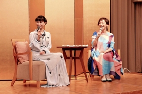 「くにうみ」について会見で語る清川あさみさん（左）とキムラ緑子さん＝洲本市山手１、夢海游淡路島