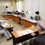 「ついつい行きたくなる津井幼稚園」会議で話し合う住民ら＝南あわじ市津井