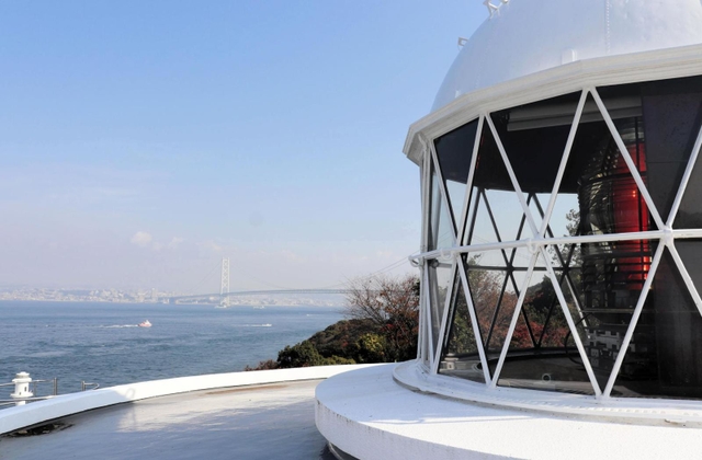 明石海峡を望む江埼灯台＝淡路市野島江崎