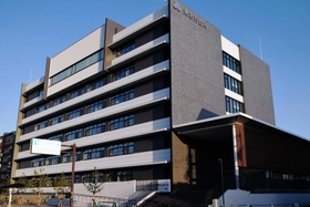 洲本市役所＝洲本市本町３
