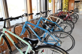 料金を改定する市のレンタサイクルステーション＝南あわじ市志知鈩