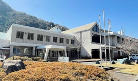 ウクライナからの避難民を受け入れる宿泊施設「市サイクリングターミナルゆずるは荘」＝南あわじ市神代浦壁（市提供）