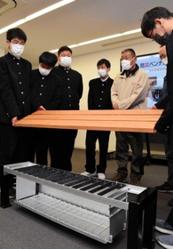 完成した防災ベンチ＝南あわじ市役所