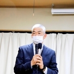 敗戦の弁を述べる氏田年行氏＝洲本市上物部２