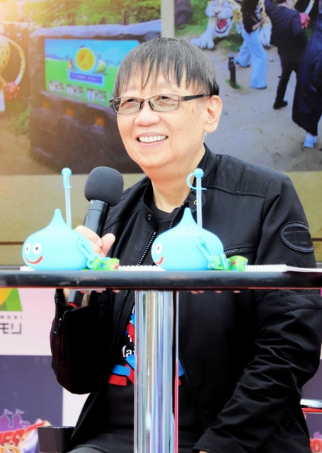 トークショーで笑顔を見せる堀井雄二さん＝淡路市楠本