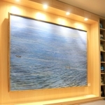 大石可久也さんが描いた「海」（１９９５年）寄贈・アトリエ安藤忠雄＝神戸市中央区加納町６、「こども本の森　神戸」