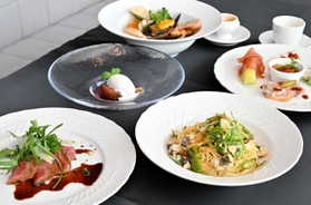 地元産食材を使うイタリア料理店「ペスケリア・アンコラ」のメニュー