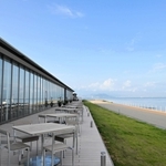 温浴施設や飲食店などが入る施設の外観