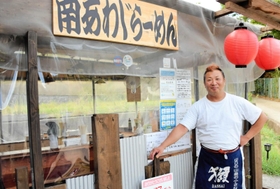 「津井の屋台」を開店した馬崎泰成さん＝南あわじ市津井