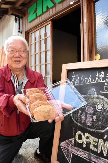 ３年とらふぐをモチーフに売り出した「福ちゃん焼き」をアピールする河野博さん＝南あわじ市福良乙