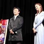 舞台あいさつする朝比奈彩さん（右）と雑賀俊朗監督＝淡路市野島大川