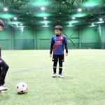 スペインのサッカー合宿に参加する（右から）近藤然太君、三宅瑠維君、赤堀伊武輝君＝淡路佐野運動公園
