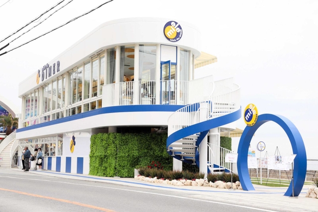 １８日にオープンした「ミエレ・ザ・ダイナー」＝淡路市野島蟇浦