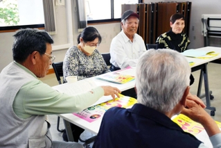 音楽イベント開催に向けて話し合う西淡ＣＭＣのメンバー＝南あわじ市松帆高屋