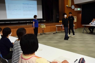 保育施設での運動教室について学んだ職員向けの講習会＝南あわじ市役所