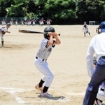 熱戦を繰り広げる選手ら＝阿万スポーツセンター