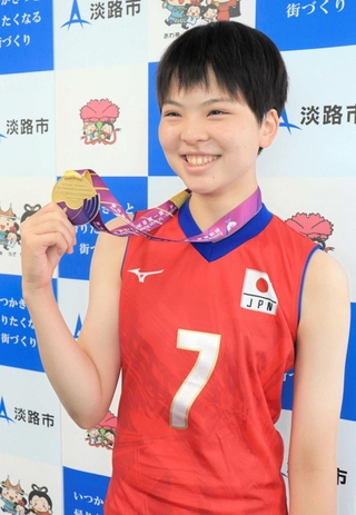 アジア選手権大会に出場し、優勝を果たした溝上愛那さん＝淡路市役所
