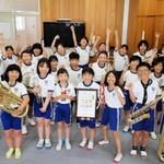 関西大会で銀賞を受けた広田小吹奏楽部＝広田小