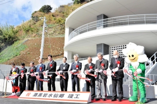 灘黒岩水仙郷のリニューアルを祝って催された竣工式＝南あわじ市灘黒岩
