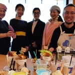 南あわじと徳島県鳴門市の飲食店が大鳴門橋の自転車道完成に向け、販売するカップイングルメ＝南あわじ市福良丙