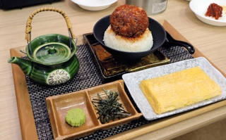 和牛サクラマス生爆弾丼
