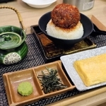 和牛サクラマス生爆弾丼