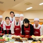 お披露目会では島内の料理人らが考案したサクラマスメニューが並んだ＝南あわじ市志知佐礼尾