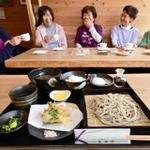 女子会などのグループ利用を想定した新メニュー「生田村定食」＝そばカフェ生田村