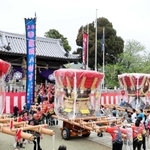 境内に集結しただんじり＝南あわじ市阿万上町