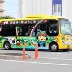 淡路市のコミュニティバス「あわ神あわ姫号」＝淡路市生穂新島
