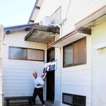 路地の隅にたたずむ増田湯＝洲本市由良１