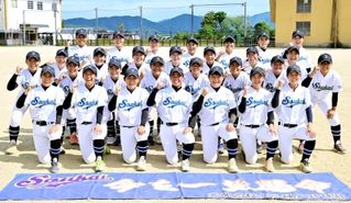 夏の選手権大会に臨む蒼開高校女子硬式野球部のメンバー＝蒼開高校