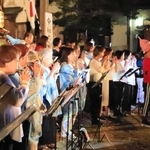 のびやかな音色を奏でる参加者＝淡路市志筑
